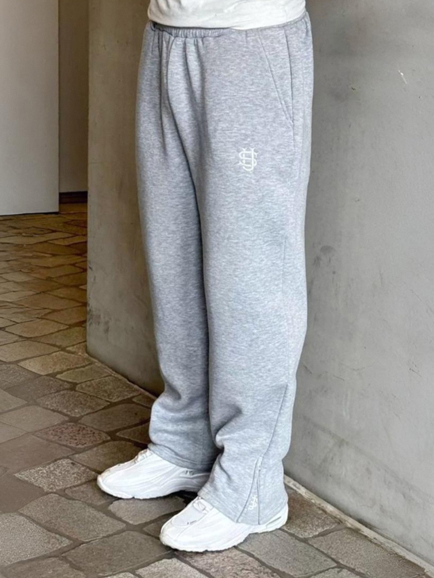 SWEATPANTS - SELLOUT