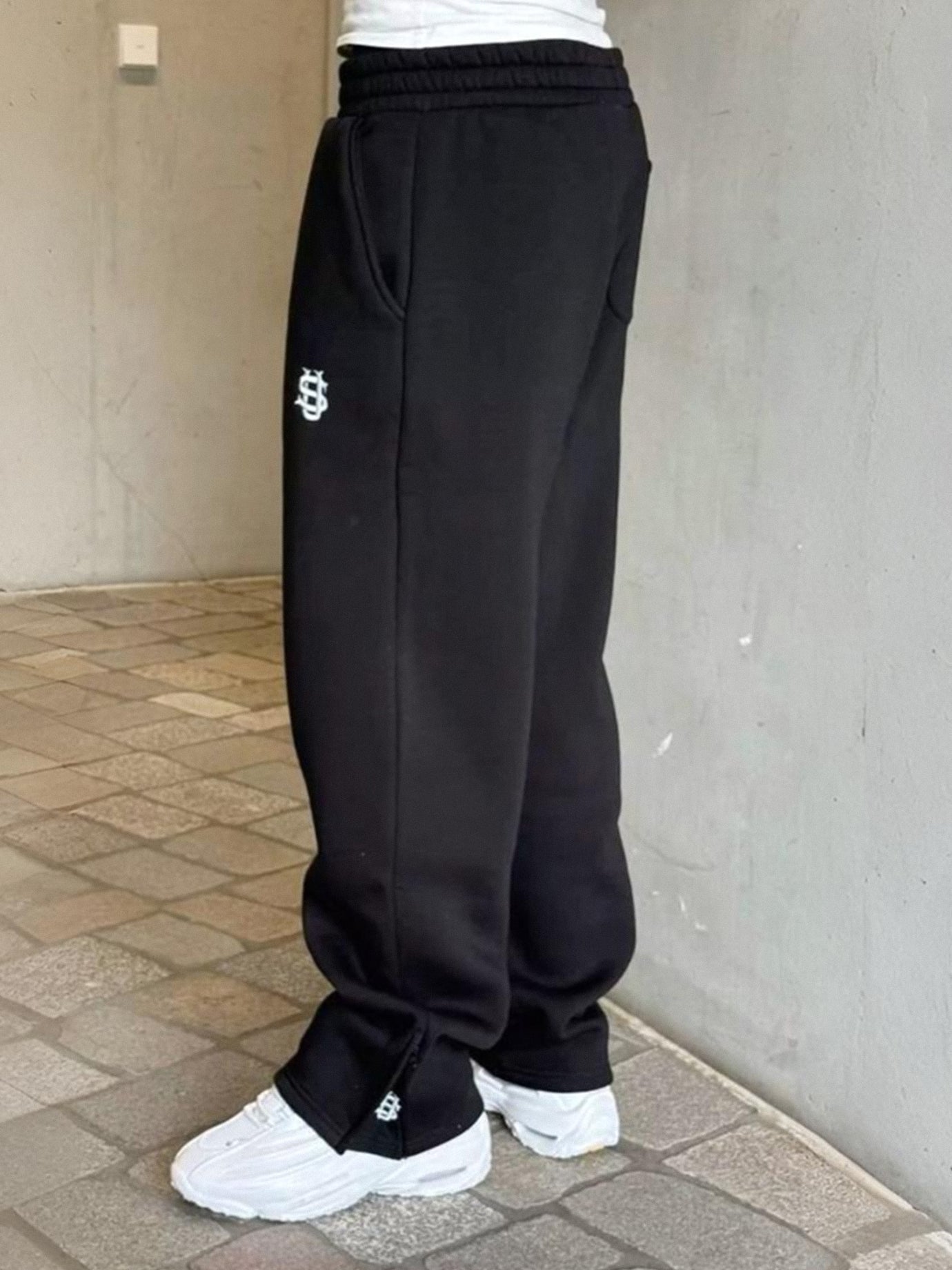 SWEATPANTS - SELLOUT